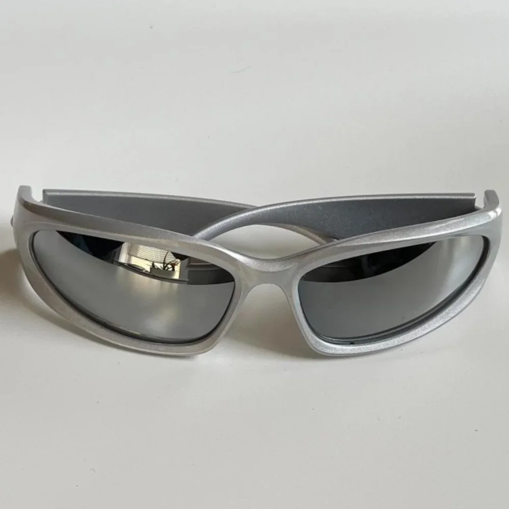 Y2K 2000s vintage style chrome silver surfer men's grey sunglasses